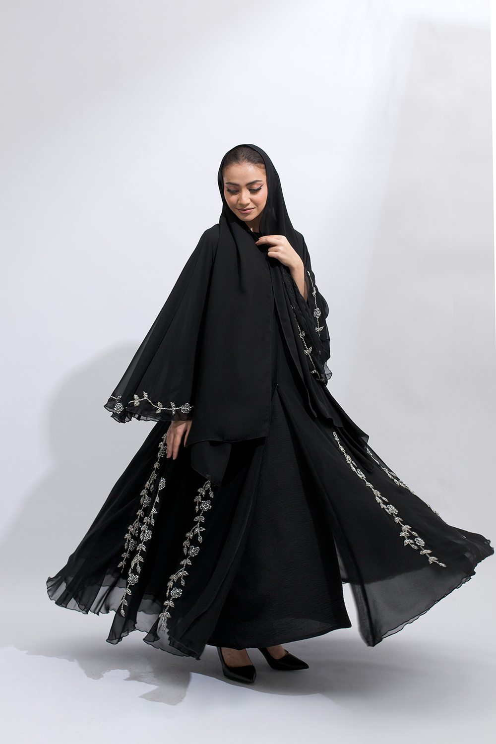 Bent al Emirate Luxury Beaded Handwork Abaya