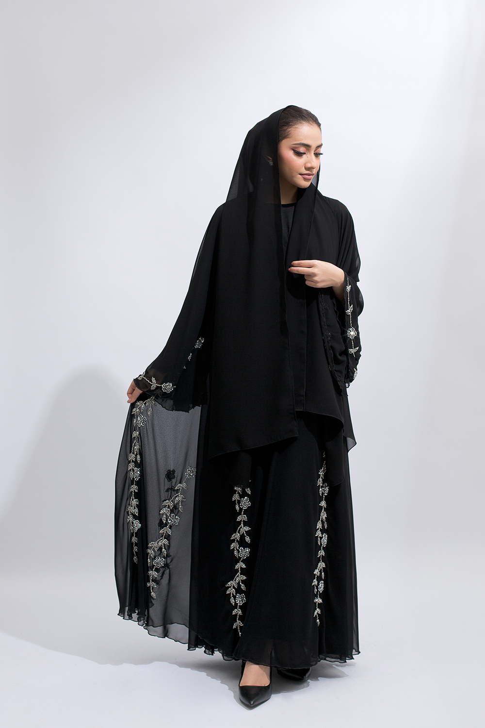 Bent al Emirate Luxury Beaded Handwork Abaya